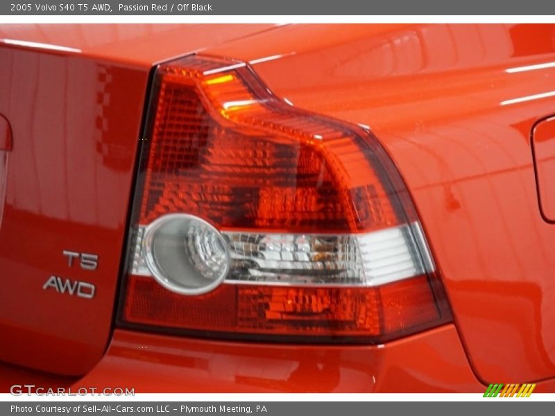 Passion Red / Off Black 2005 Volvo S40 T5 AWD