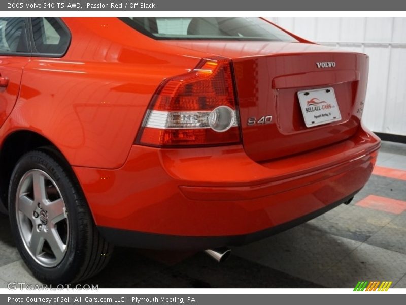 Passion Red / Off Black 2005 Volvo S40 T5 AWD