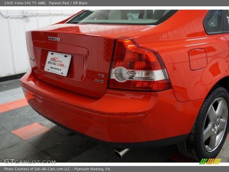 Passion Red / Off Black 2005 Volvo S40 T5 AWD