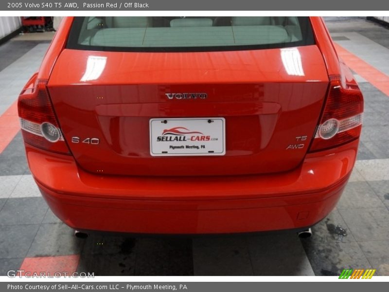 Passion Red / Off Black 2005 Volvo S40 T5 AWD