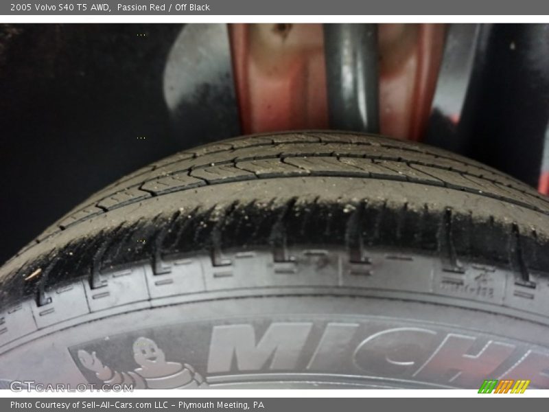 Passion Red / Off Black 2005 Volvo S40 T5 AWD