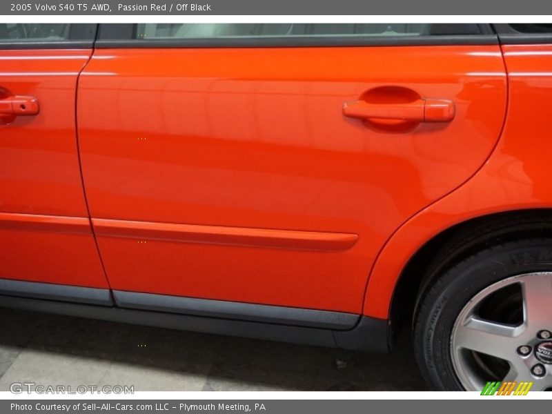 Passion Red / Off Black 2005 Volvo S40 T5 AWD