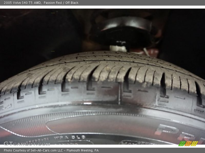 Passion Red / Off Black 2005 Volvo S40 T5 AWD