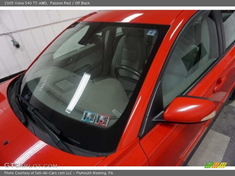 Passion Red / Off Black 2005 Volvo S40 T5 AWD