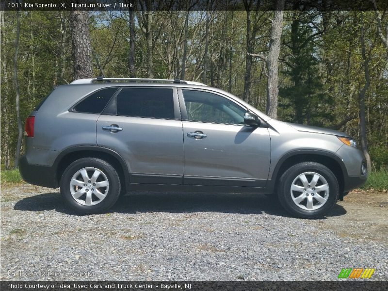 Titanium Silver / Black 2011 Kia Sorento LX