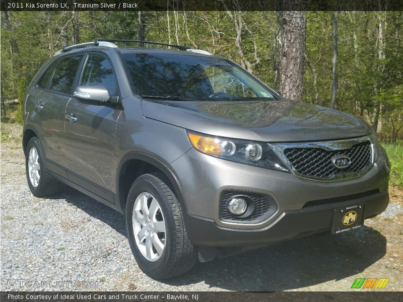 Titanium Silver / Black 2011 Kia Sorento LX