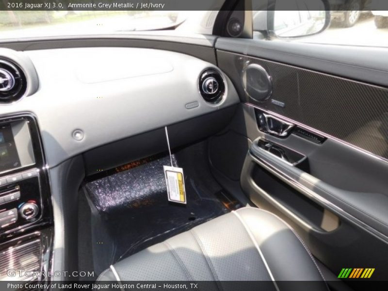 Ammonite Grey Metallic / Jet/Ivory 2016 Jaguar XJ 3.0