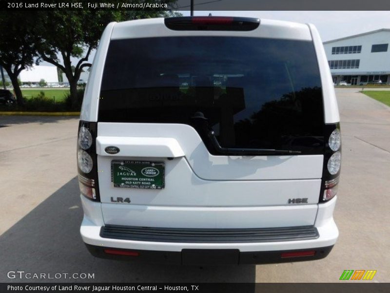Fuji White / Almond/Arabica 2016 Land Rover LR4 HSE
