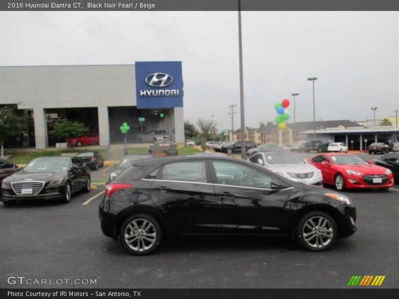 Black Noir Pearl / Beige 2016 Hyundai Elantra GT