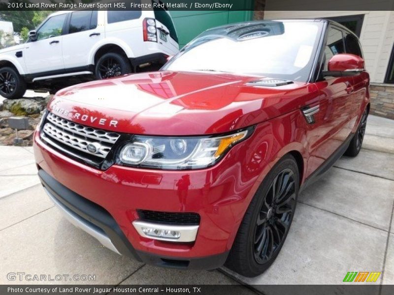 Front 3/4 View of 2016 Range Rover Sport HSE