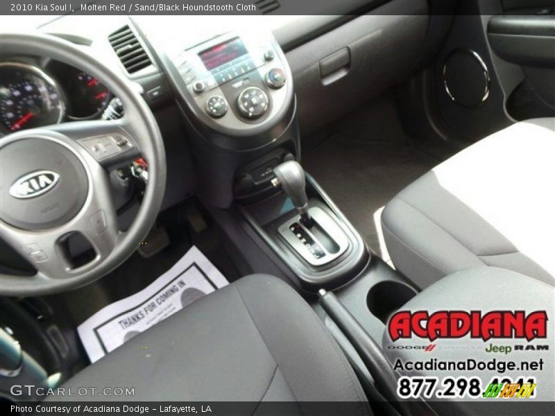 Molten Red / Sand/Black Houndstooth Cloth 2010 Kia Soul !