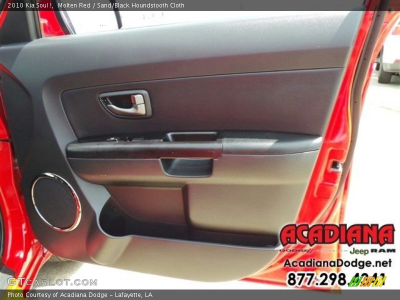 Molten Red / Sand/Black Houndstooth Cloth 2010 Kia Soul !