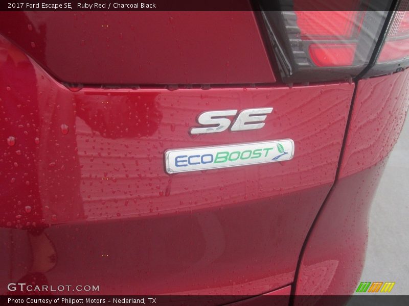 Ruby Red / Charcoal Black 2017 Ford Escape SE