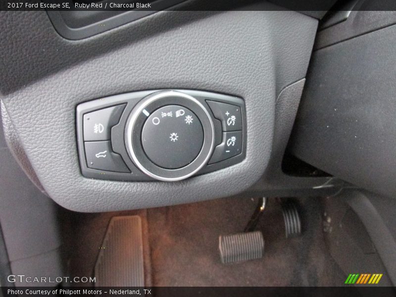 Ruby Red / Charcoal Black 2017 Ford Escape SE