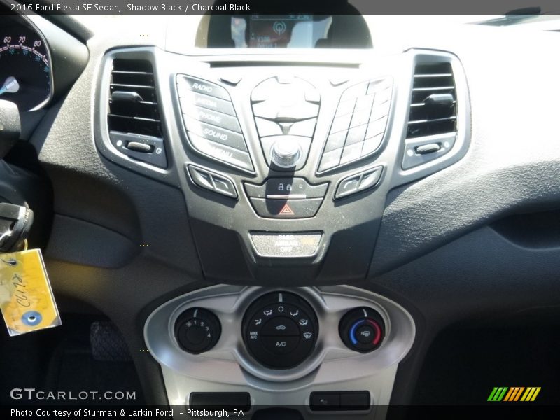 Shadow Black / Charcoal Black 2016 Ford Fiesta SE Sedan