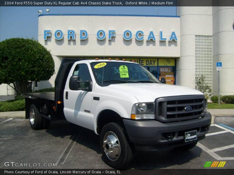 Oxford White / Medium Flint 2004 Ford F550 Super Duty XL Regular Cab 4x4 Chassis Stake Truck