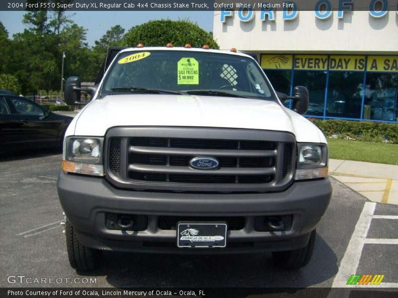 Oxford White / Medium Flint 2004 Ford F550 Super Duty XL Regular Cab 4x4 Chassis Stake Truck