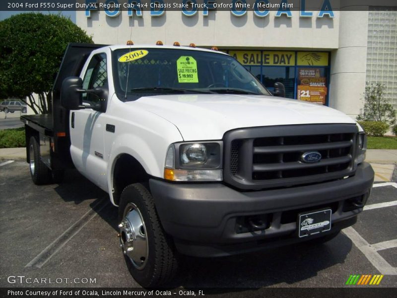 Oxford White / Medium Flint 2004 Ford F550 Super Duty XL Regular Cab 4x4 Chassis Stake Truck