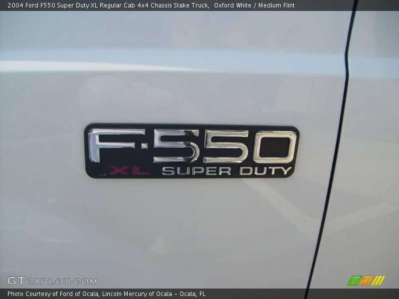 Oxford White / Medium Flint 2004 Ford F550 Super Duty XL Regular Cab 4x4 Chassis Stake Truck