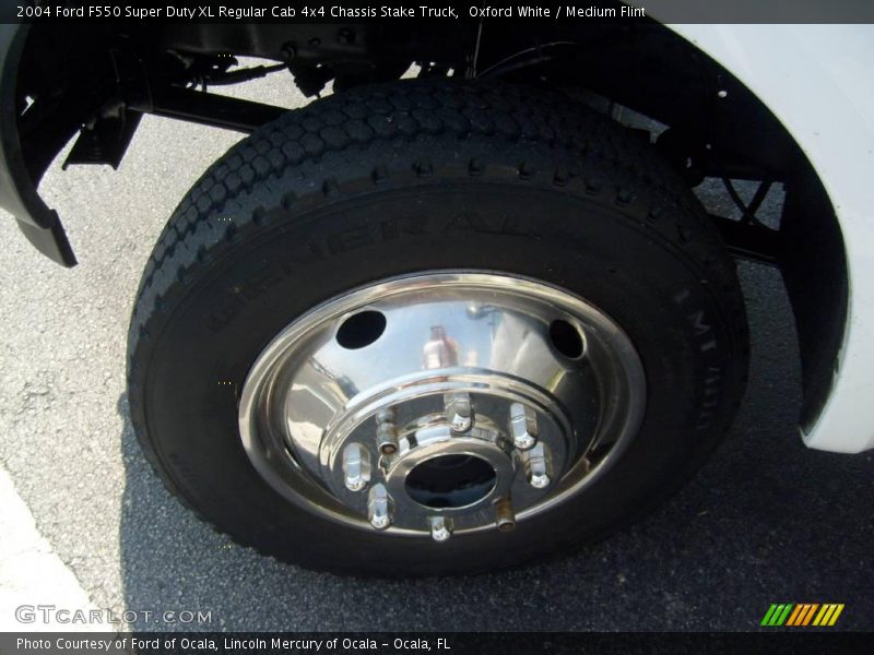 Oxford White / Medium Flint 2004 Ford F550 Super Duty XL Regular Cab 4x4 Chassis Stake Truck