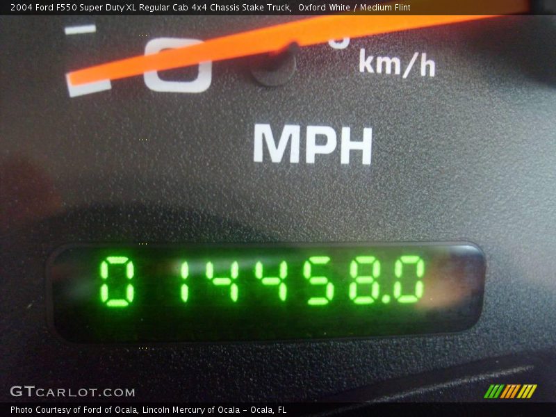 Oxford White / Medium Flint 2004 Ford F550 Super Duty XL Regular Cab 4x4 Chassis Stake Truck