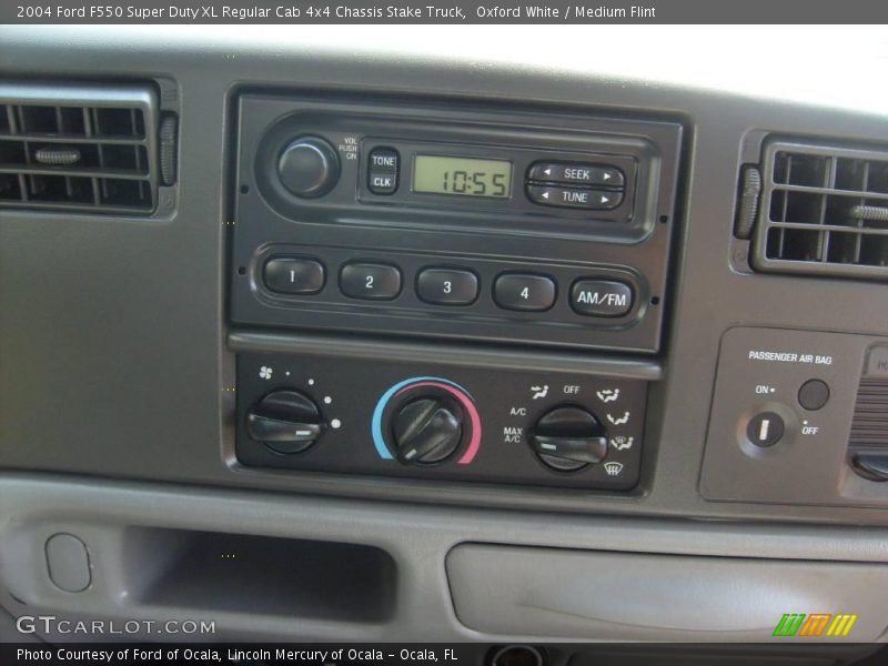 Oxford White / Medium Flint 2004 Ford F550 Super Duty XL Regular Cab 4x4 Chassis Stake Truck