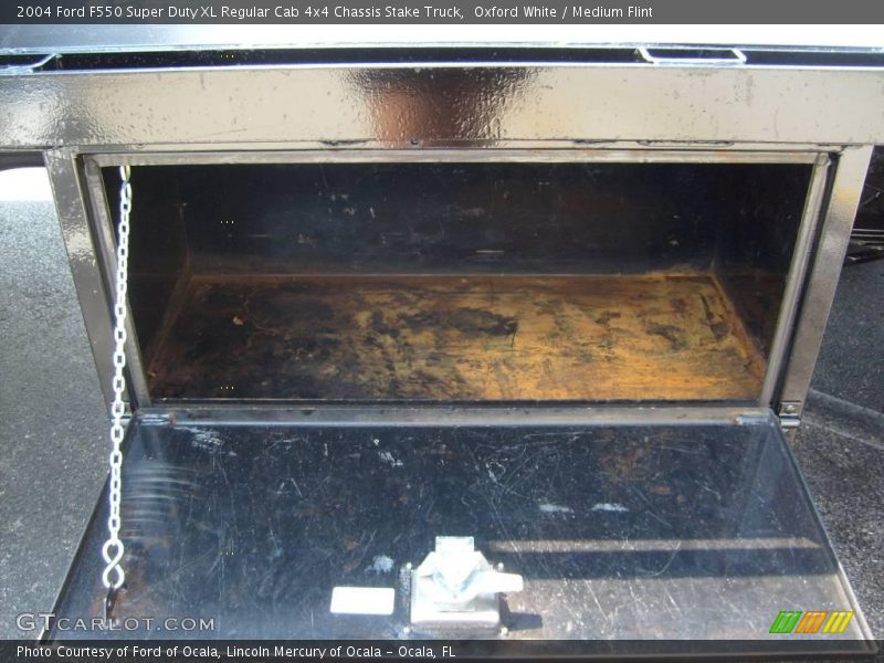 Oxford White / Medium Flint 2004 Ford F550 Super Duty XL Regular Cab 4x4 Chassis Stake Truck