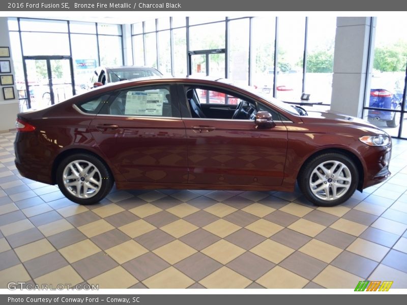 Bronze Fire Metallic / Charcoal Black 2016 Ford Fusion SE