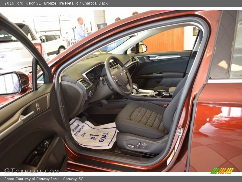 Bronze Fire Metallic / Charcoal Black 2016 Ford Fusion SE