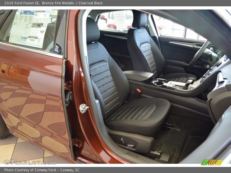 Bronze Fire Metallic / Charcoal Black 2016 Ford Fusion SE