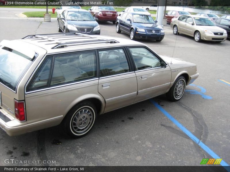 Light Antelope Metallic / Tan 1994 Oldsmobile Cutlass Cruiser S