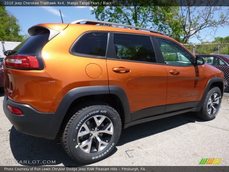 Mango Tango Pearl / Black 2016 Jeep Cherokee Trailhawk 4x4