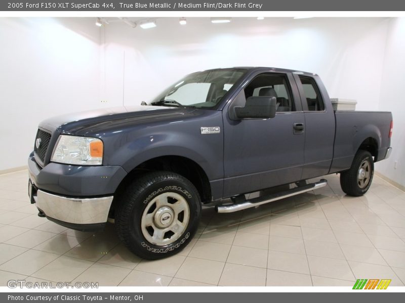 True Blue Metallic / Medium Flint/Dark Flint Grey 2005 Ford F150 XLT SuperCab 4x4