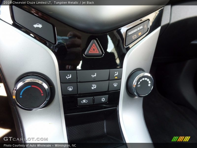 Tungsten Metallic / Jet Black 2016 Chevrolet Cruze Limited LT