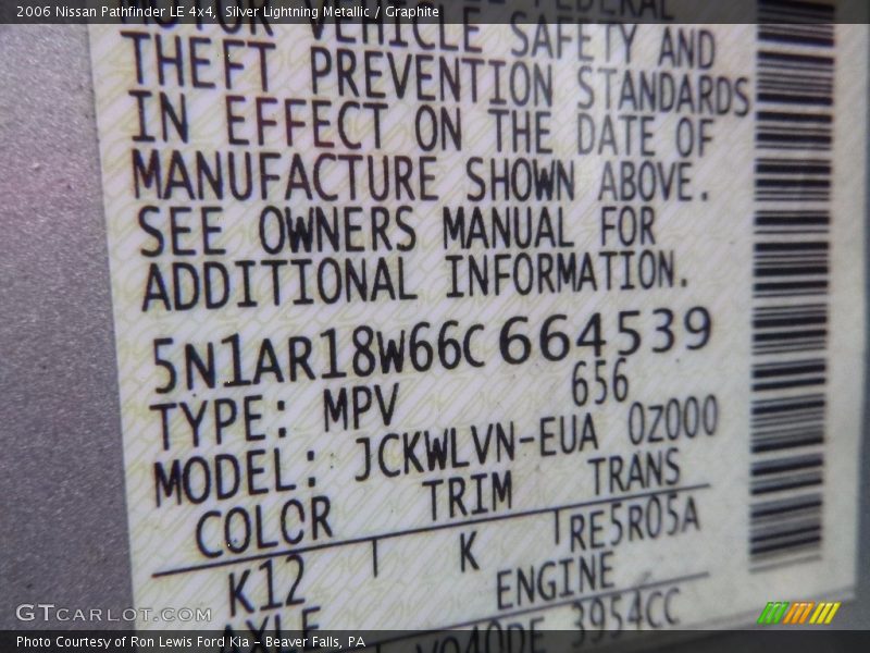 Silver Lightning Metallic / Graphite 2006 Nissan Pathfinder LE 4x4