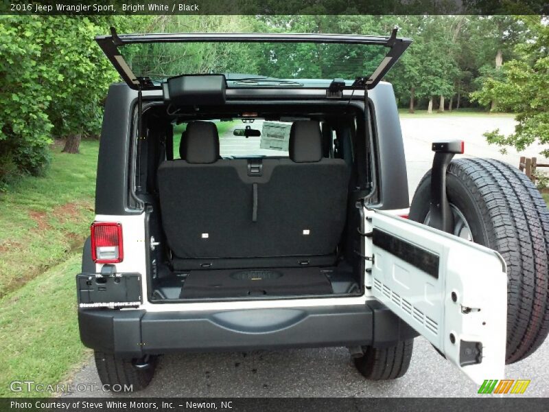 Bright White / Black 2016 Jeep Wrangler Sport
