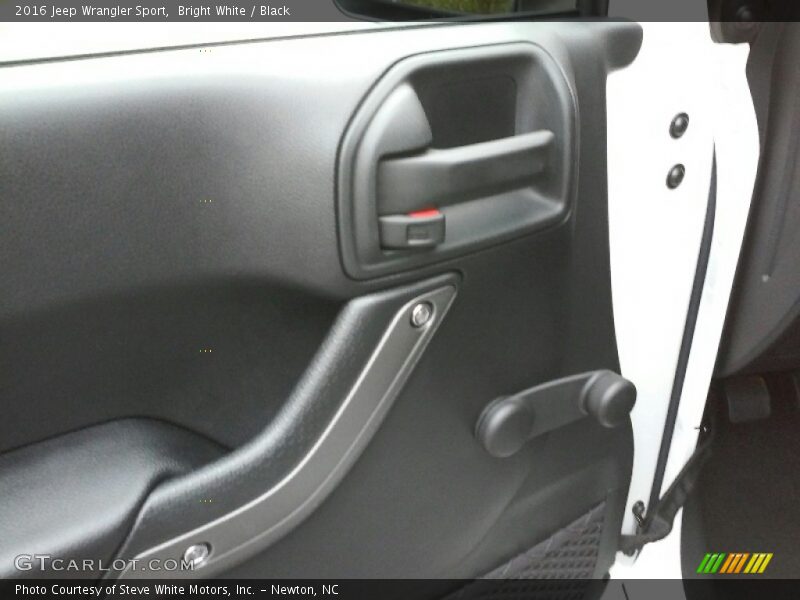 Bright White / Black 2016 Jeep Wrangler Sport
