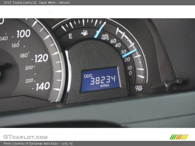 Super White / Almond 2015 Toyota Camry LE