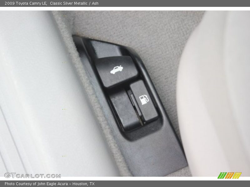 Classic Silver Metallic / Ash 2009 Toyota Camry LE