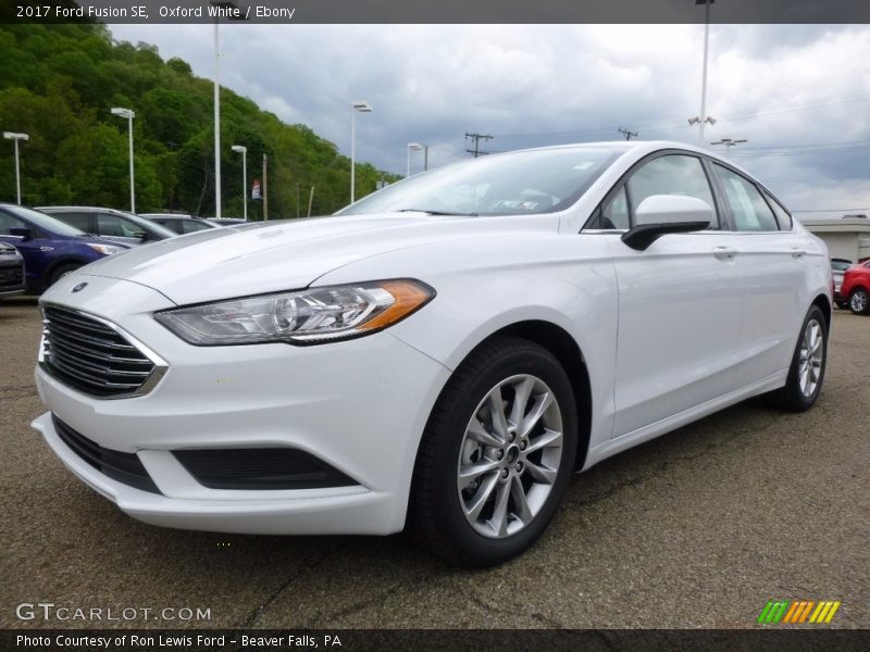 Front 3/4 View of 2017 Fusion SE