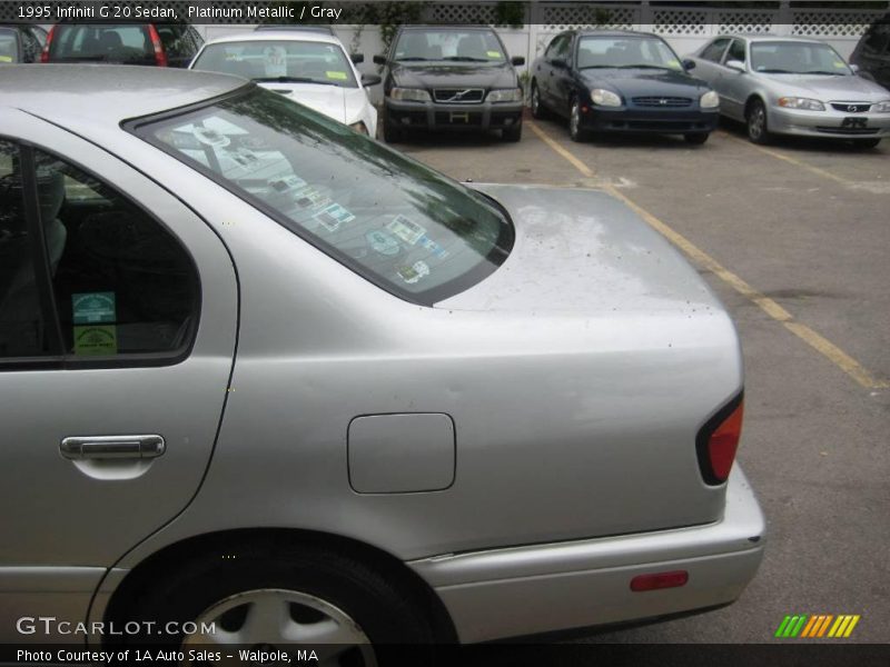 Platinum Metallic / Gray 1995 Infiniti G 20 Sedan