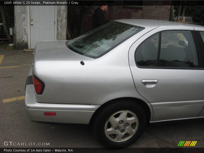 Platinum Metallic / Gray 1995 Infiniti G 20 Sedan