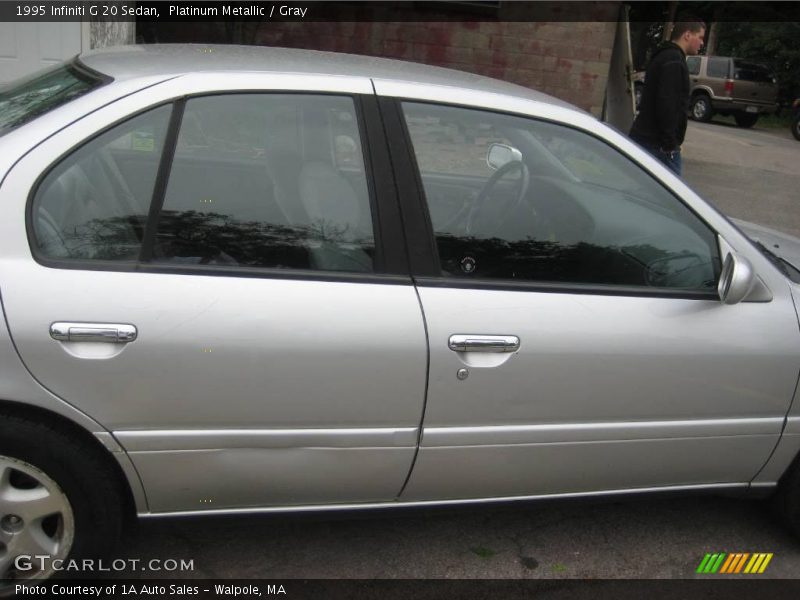 Platinum Metallic / Gray 1995 Infiniti G 20 Sedan