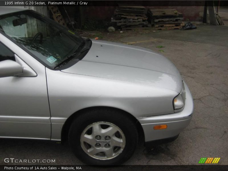 Platinum Metallic / Gray 1995 Infiniti G 20 Sedan