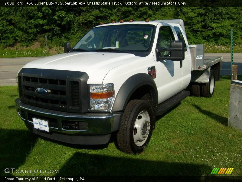 Oxford White / Medium Stone Grey 2008 Ford F450 Super Duty XL SuperCab 4x4 Chassis Stake Truck