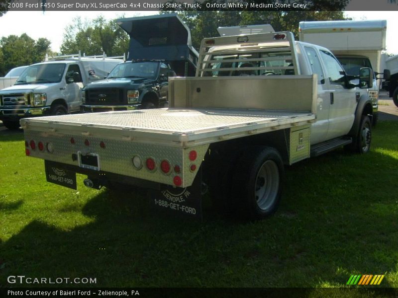 Oxford White / Medium Stone Grey 2008 Ford F450 Super Duty XL SuperCab 4x4 Chassis Stake Truck