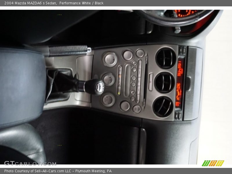 Performance White / Black 2004 Mazda MAZDA6 s Sedan