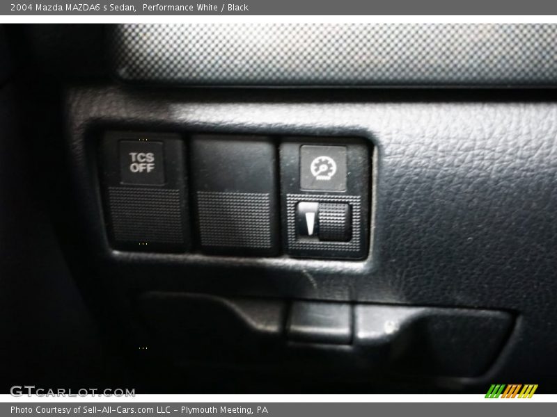 Performance White / Black 2004 Mazda MAZDA6 s Sedan