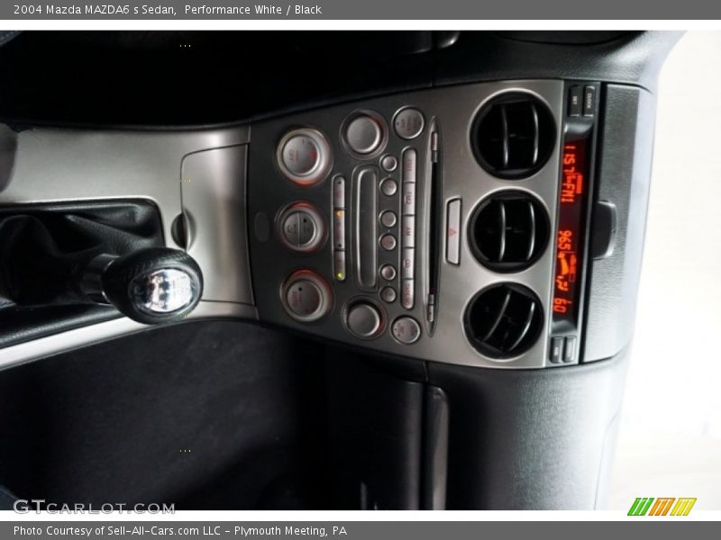 Performance White / Black 2004 Mazda MAZDA6 s Sedan