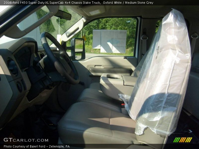 Oxford White / Medium Stone Grey 2008 Ford F450 Super Duty XL SuperCab 4x4 Chassis Stake Truck